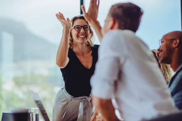Burgemeester en vrouw slaan de handen in elkaar voor een partnerschap met Wikipower